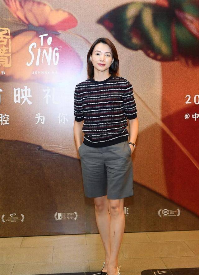 当我看董卿的秋季穿搭时,我发现:中年女性穿得比扮嫩还优雅_款式_毛衣