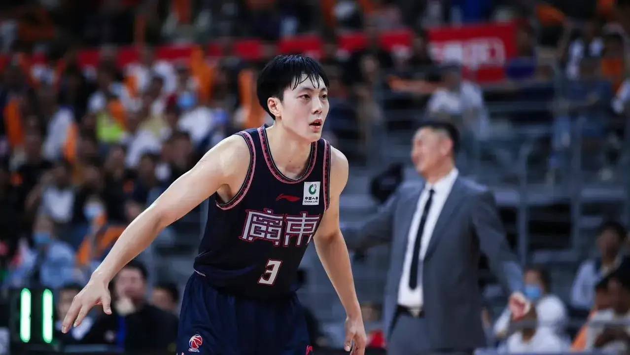 cba :广东队2分险胜青岛,球员表现一览,这三人功不可没_比赛_胡明轩