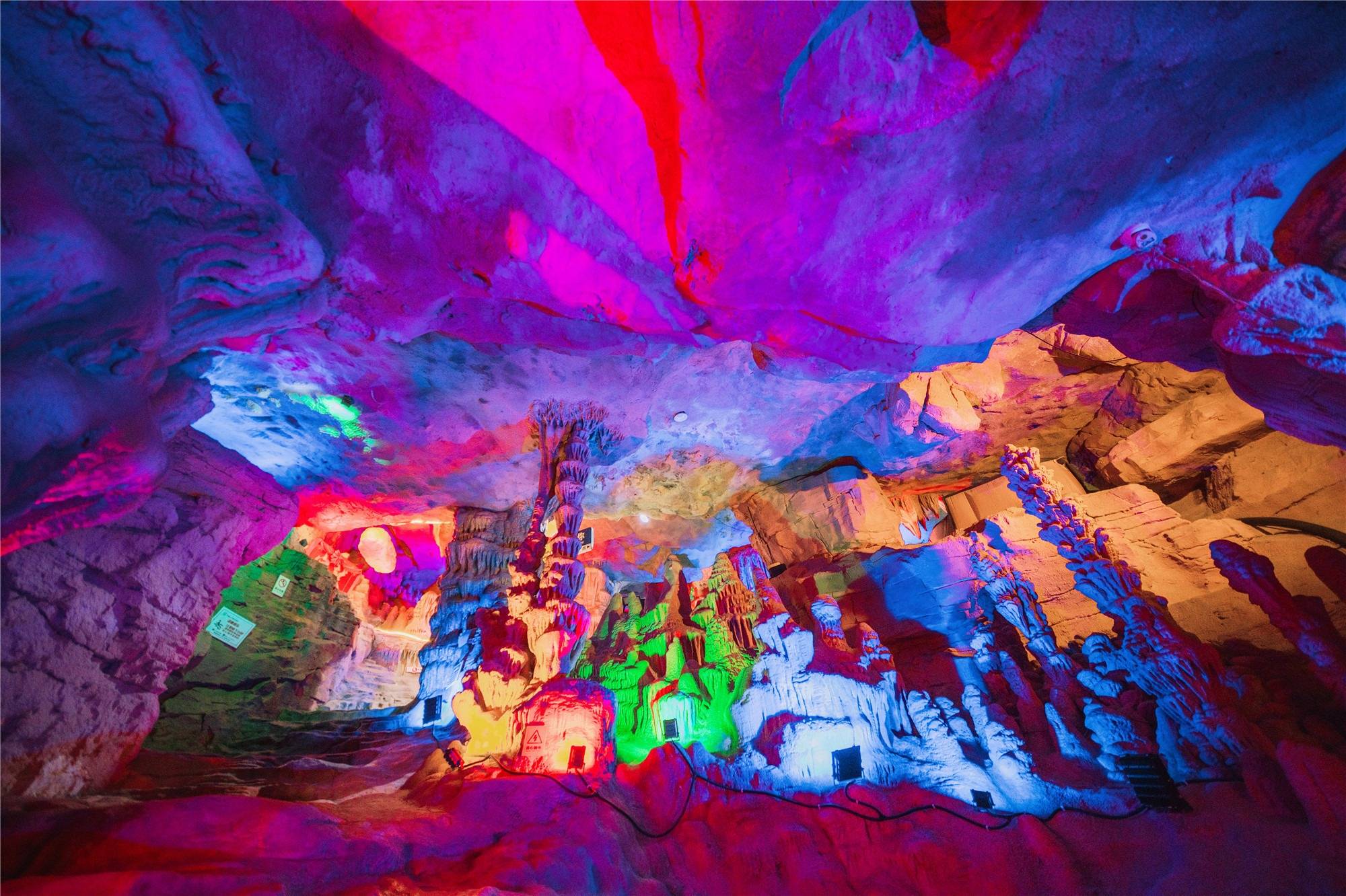 11月旅行地首选!济南青铜山大峡谷出发!