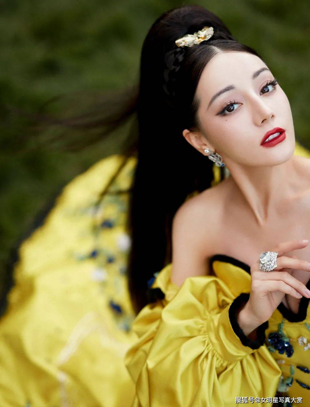 【迪丽热巴性感写真美图】亮黄色长裙,温婉古典,elle红毯造型_气质