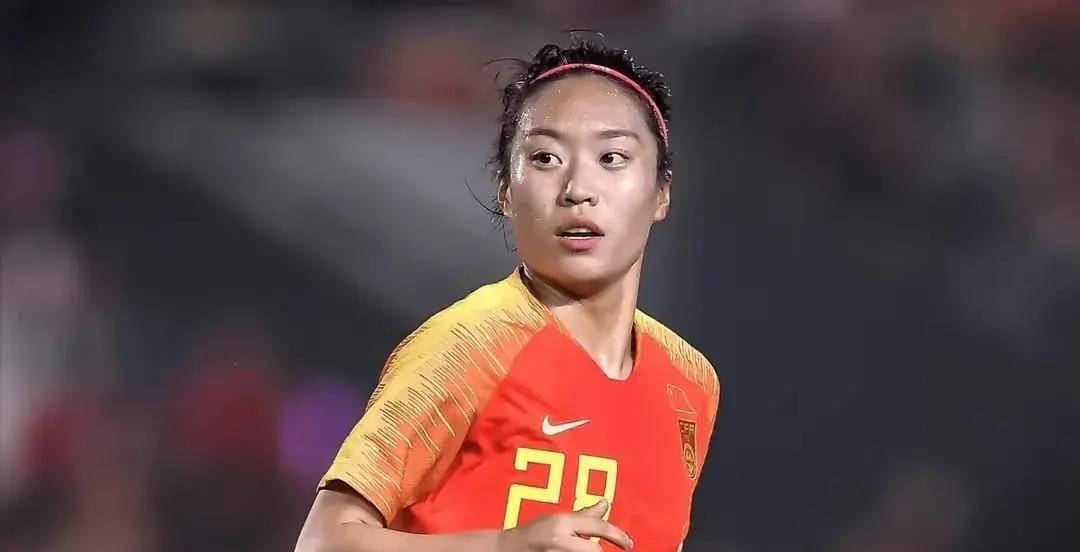 女足唐佳丽:在一年零三个月的时间里只踢了69分钟正式比赛!