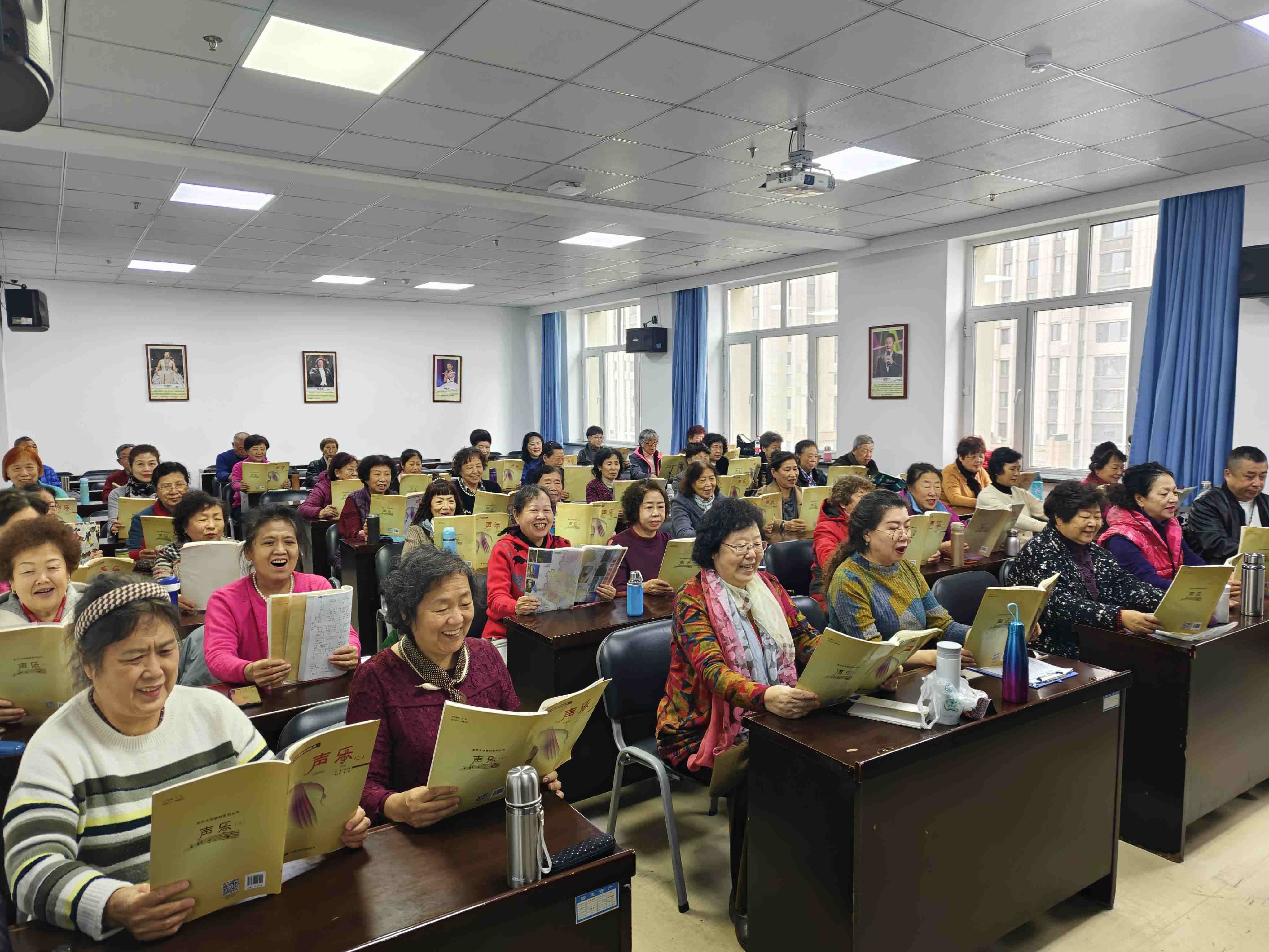 k歌,街舞,剪视频,无人机 这些老年大学课程太潮了!