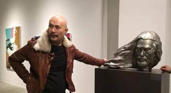 他很容易就被介绍到艺术界的清华大学和被徐锦江称为中国八大书院之一