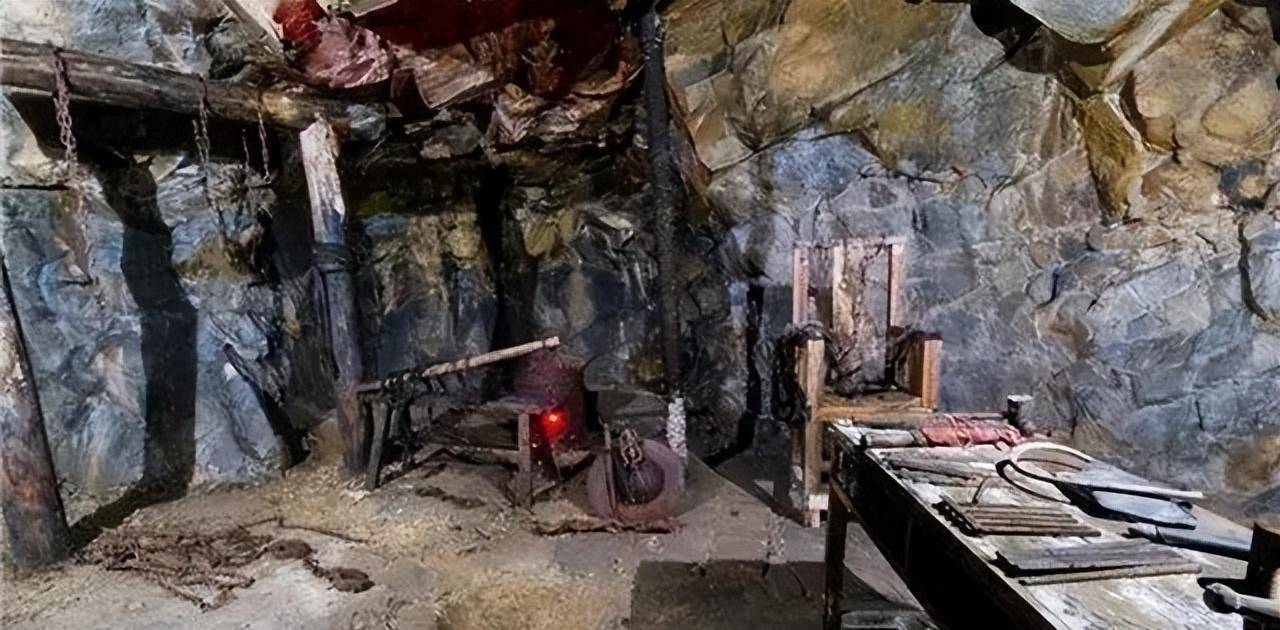 被暴雨侵蚀后的渣滓洞意外露出暗格,揭开了一段沉痛的历史_江姐_越狱