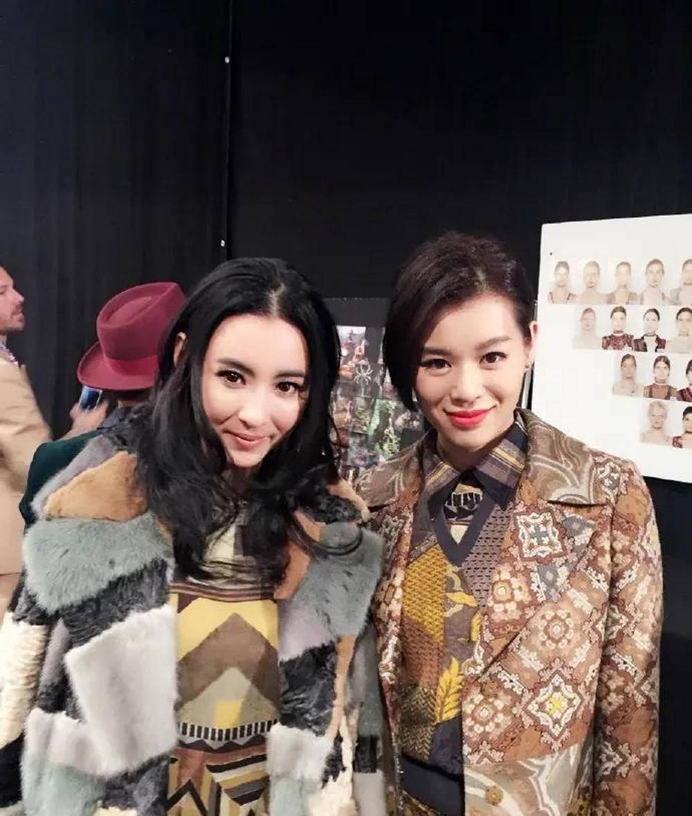 当44岁的胡杏儿和张雨绮娜然同框,才彻底明白,港女的保养真绝