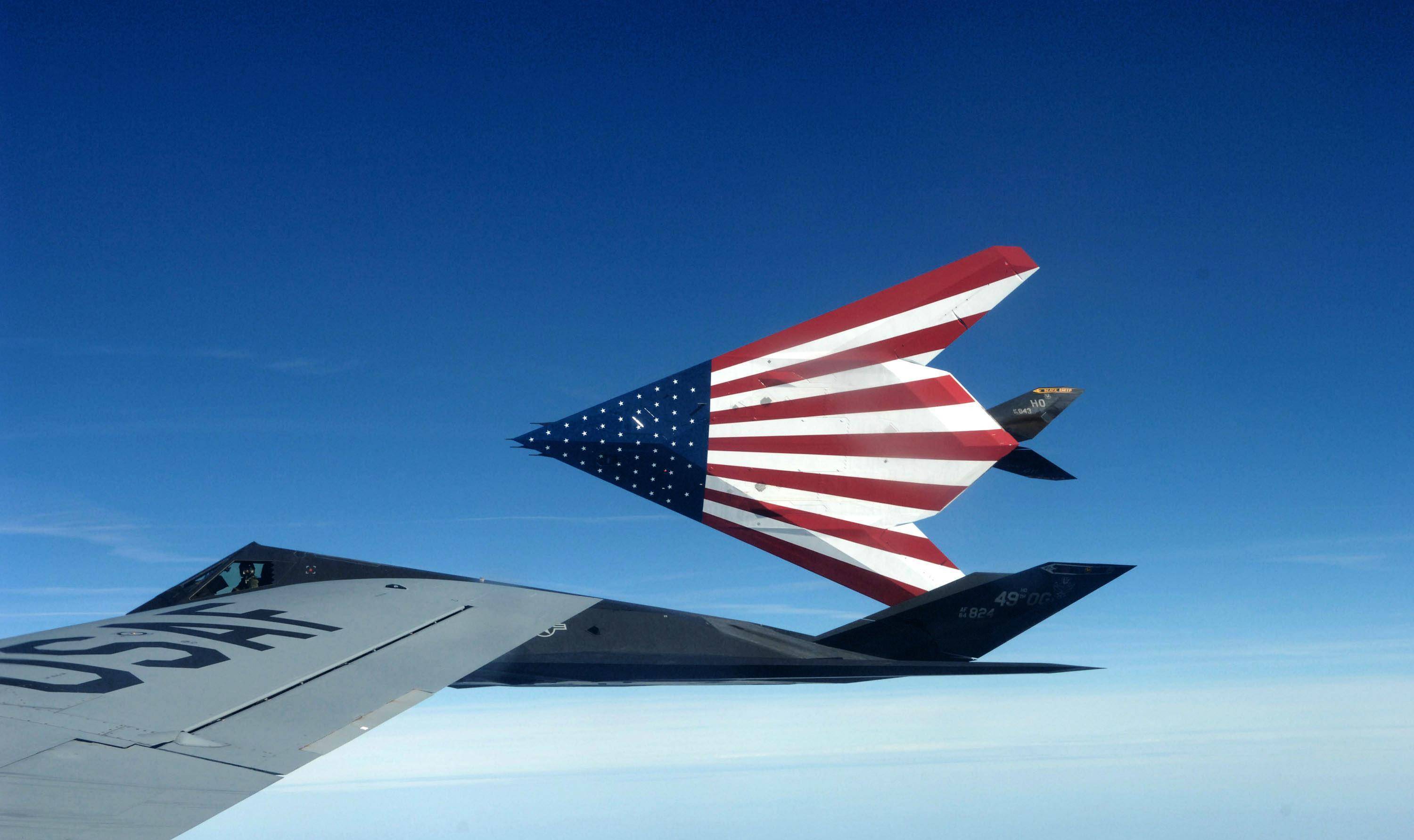 早就服役的f117,至今仍具备隐身优势,为何却突然退役?_战机_美军_时间