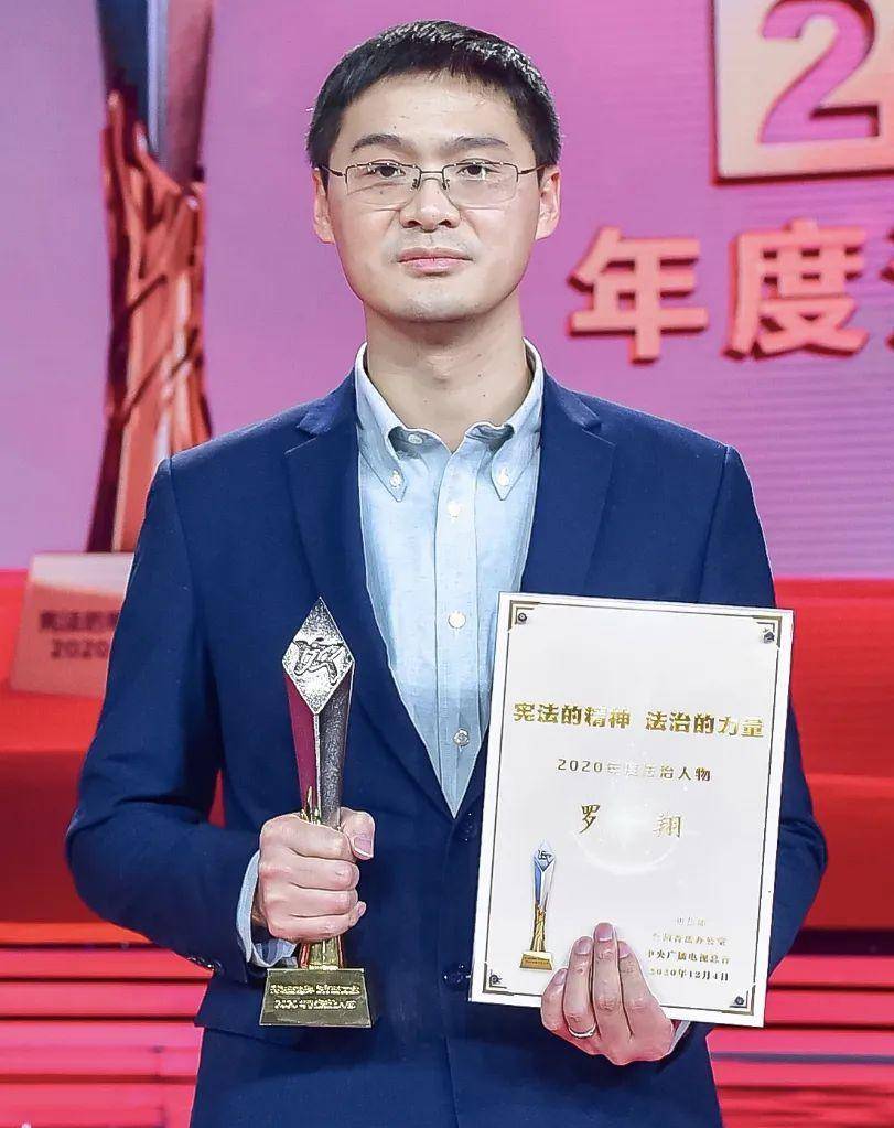 10天吸粉200万,央视花16分钟介绍他,罗翔成功出圈原因是什么?