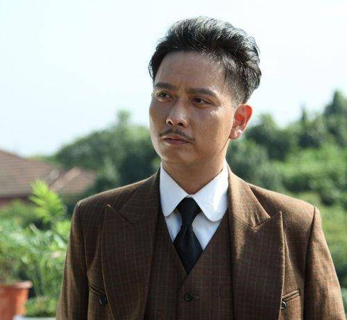 他曾打败张国荣夺得影帝,胡歌喊他师父,却因片场救人而毁容_谢君豪