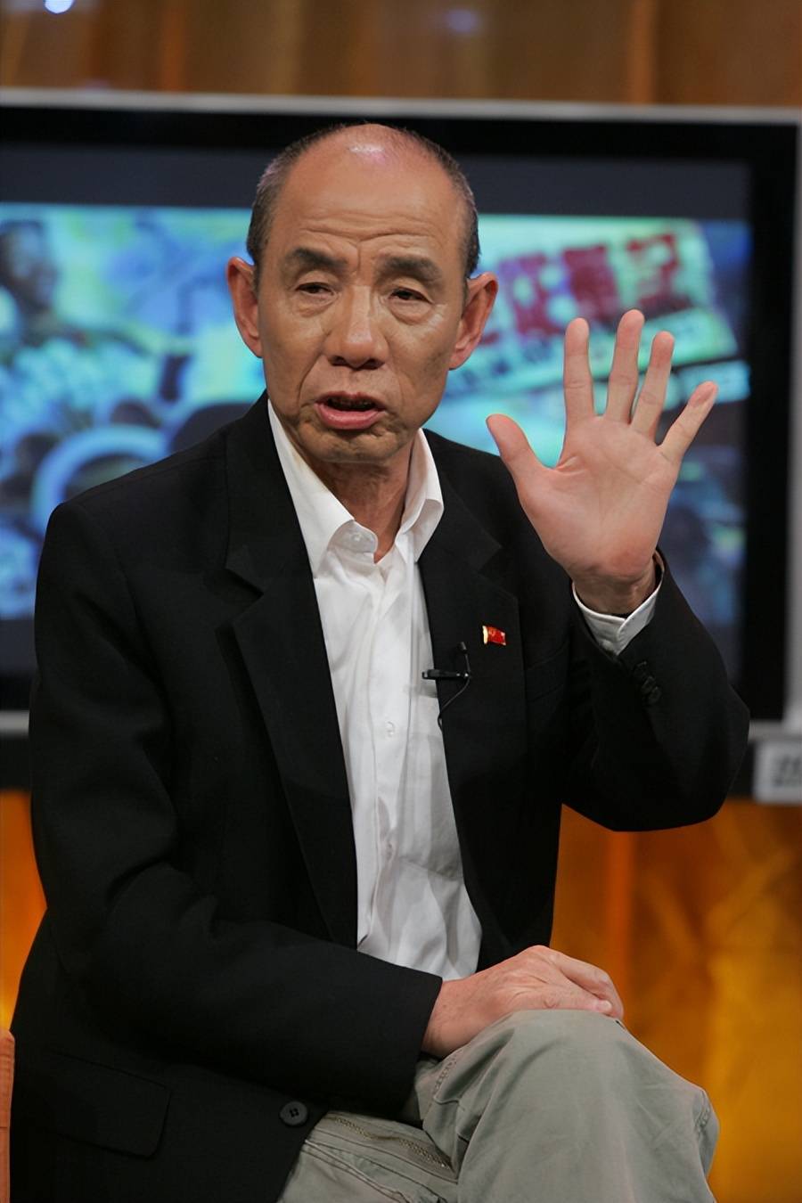 魏宗万:一生不接广告,称四千块工资够生活就行,赚那么多钱干吗_话剧