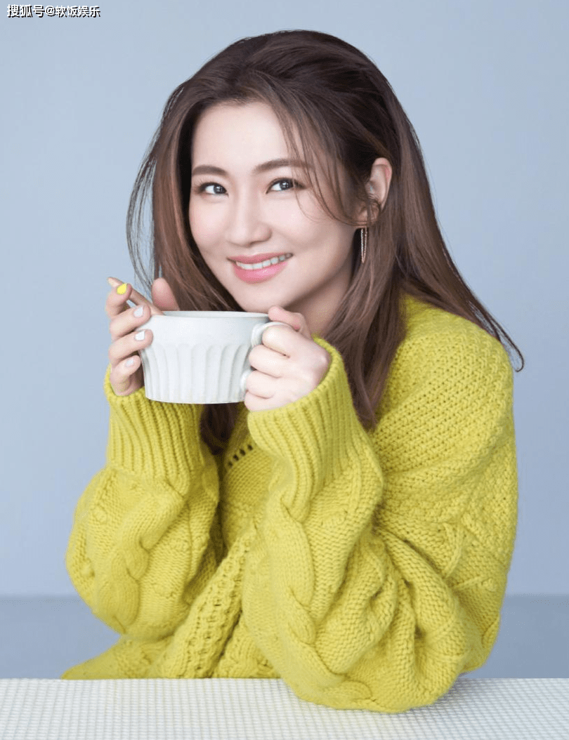 任家萱晒全家福庆祝春节!