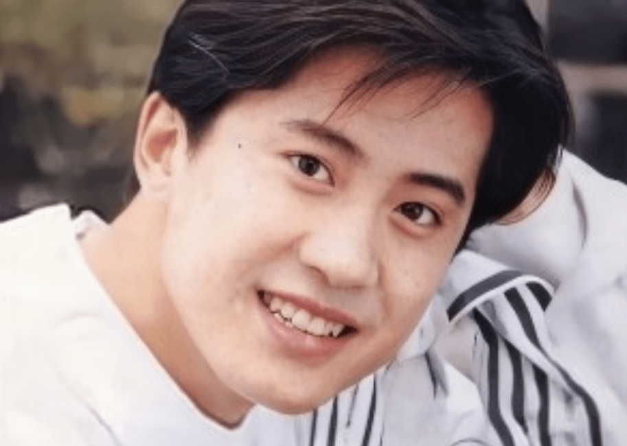 深受长辈喜爱,受父母基因的影响,毛宁小时候也展现出了对文艺方面的