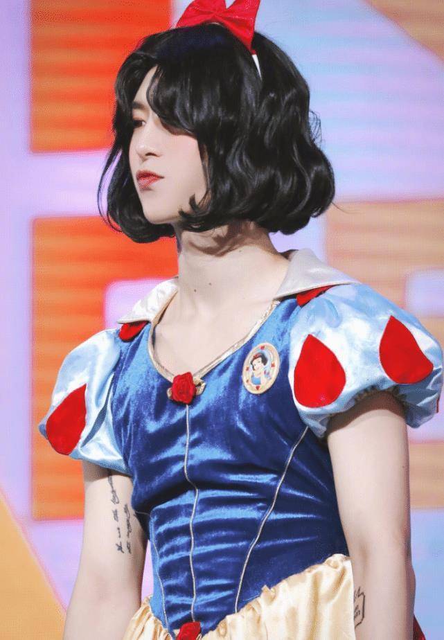 有种"角色扮演"叫范丞丞,扮白雪公主美如画,比女人还有味道_形象_不