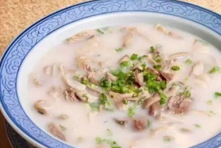 炖羊肉汤千万别用八角，只需放入一点“它”，汤汁香醇浓白无膻味(图1)