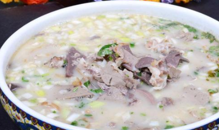 炖羊肉汤千万别用八角，只需放入一点“它”，汤汁香醇浓白无膻味(图2)