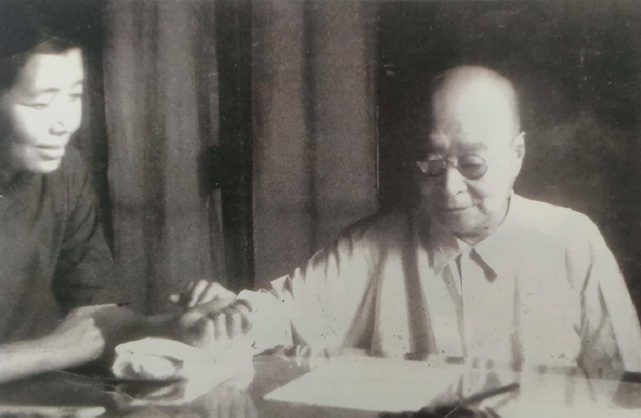 有人推荐了施今墨来为其岳母诊治,无可奈何之下,汪精卫只好同意.