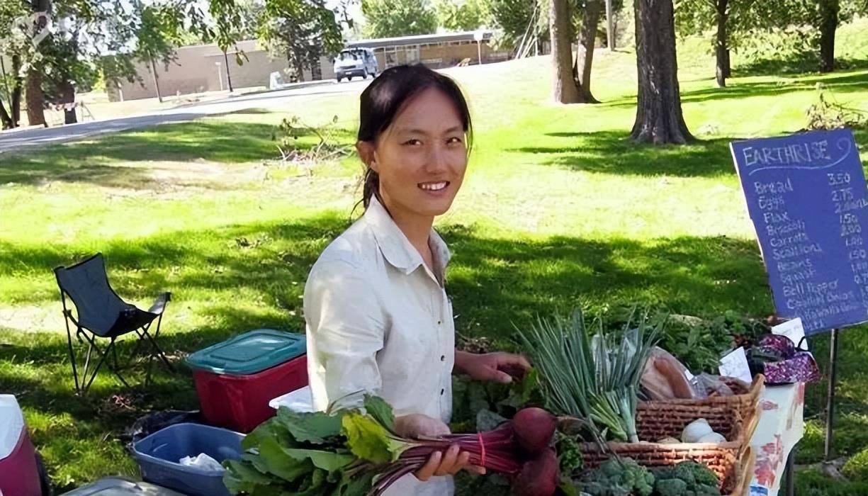 石嫣_父母_专业