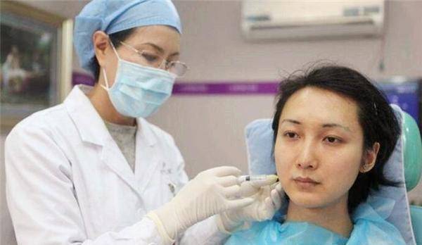 2005年"背母上学",10年后变性成女人的刘婷,如今现状如何_母亲_父亲