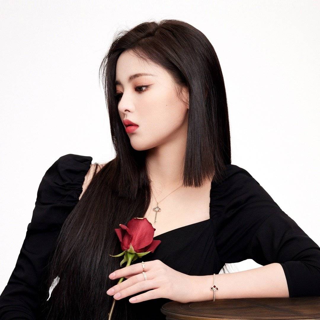 杨超越回怼造谣她抽烟的人,不会的话你就发际线上移3厘米_妹妹_建议