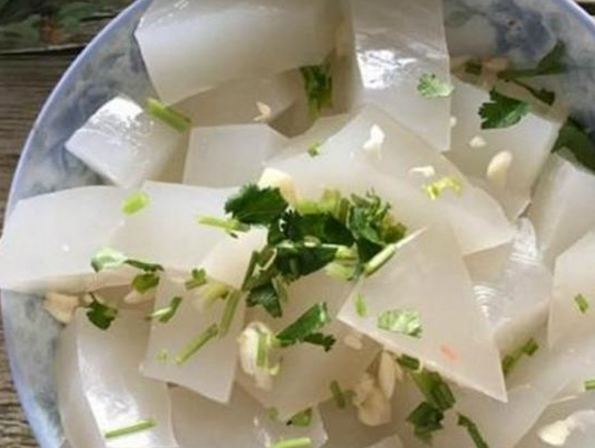 同事请我到家吃饭，看到桌上的饭菜后，我吃也不是，不吃也不是(图3)