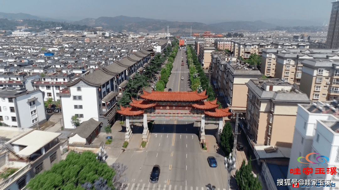 走进红塔区大营街玉泉湖小区环境宁静优美一派安居乐业,幸福和美的