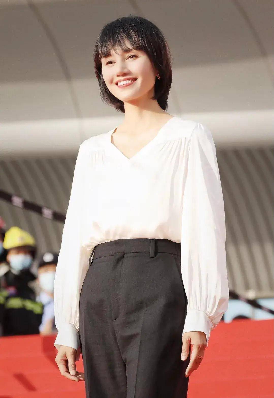 电影展众星走红毯:海清像修女,袁泉气质最佳,章子怡最"富豪"_辛芷蕾