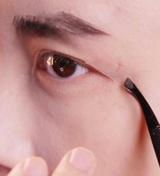 "一人千面"bobo:神级仿妆宛若真人,靠换脸科比吸粉百万_化妆_人物