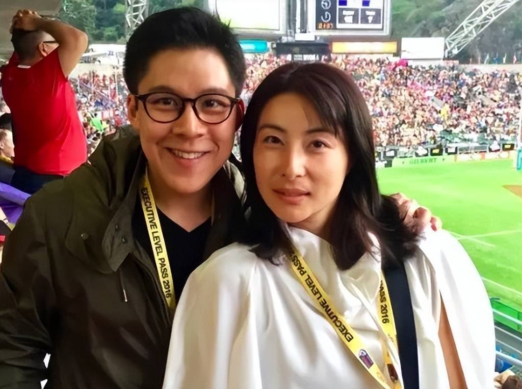 霍启刚郭晶晶结婚11年仍如胶似漆,是对婚姻生活的最好诠释_爱情_什么