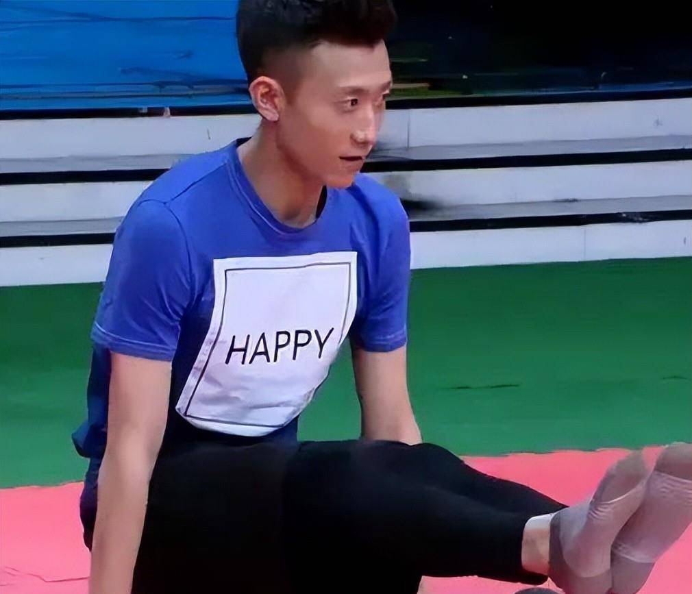 张一山的演技和练武基础被偶像成龙看好《扣篮对决》中饰演篮球队