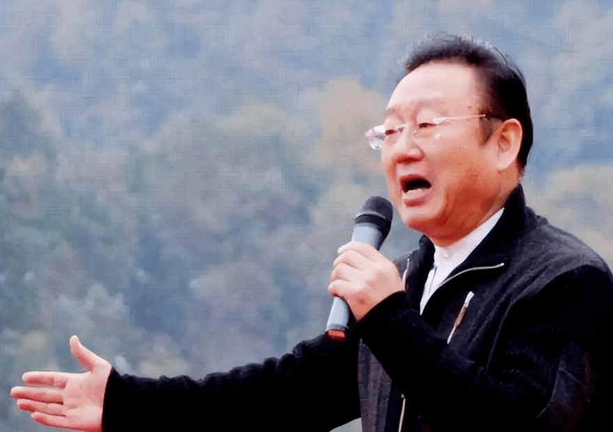 曝！著名歌唱家蒋大为宁波演出被市民嘲讽，牌子上写“滚出中国”  第7张