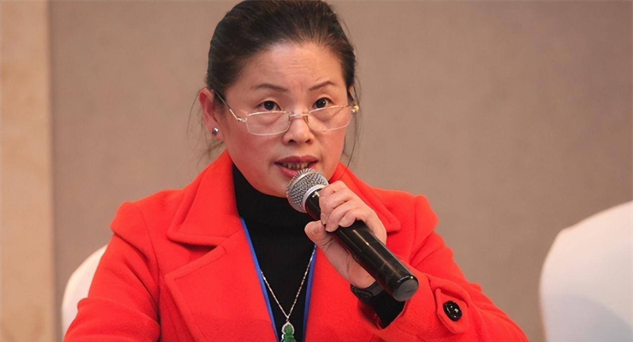 98年泉州姑娘被发现是海外公主,丈夫变驸马,回乡享总统般的待遇_许世