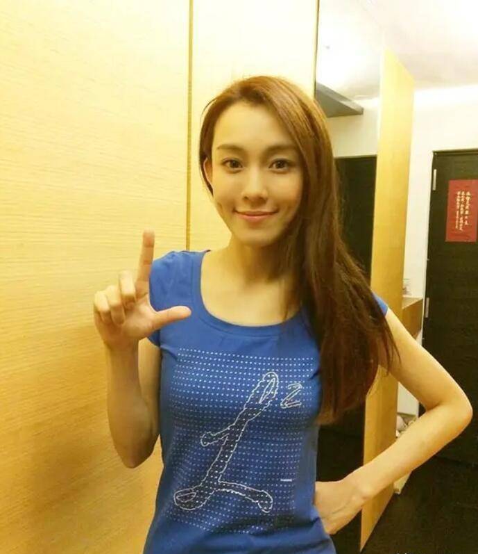 娱乐圈是一个光怪陆离的世界,然而,却并非像范玮琪唱的《黑白配》那样