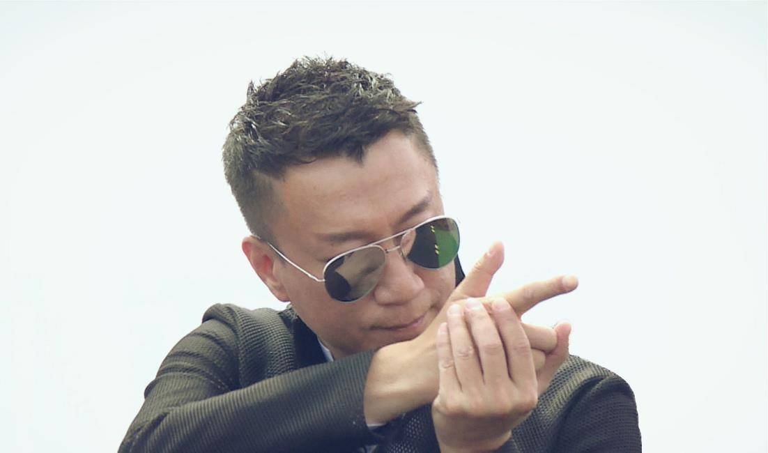 孙红雷:凭霹雳舞出道,曾是童年阴影吓哭小孩,如今粉丝大喊颜王_丁嘉丽