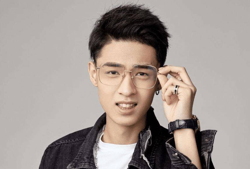 新生代相声演员秦霄贤,外貌帅气,热爱相声,期望他努力提升自己_能力