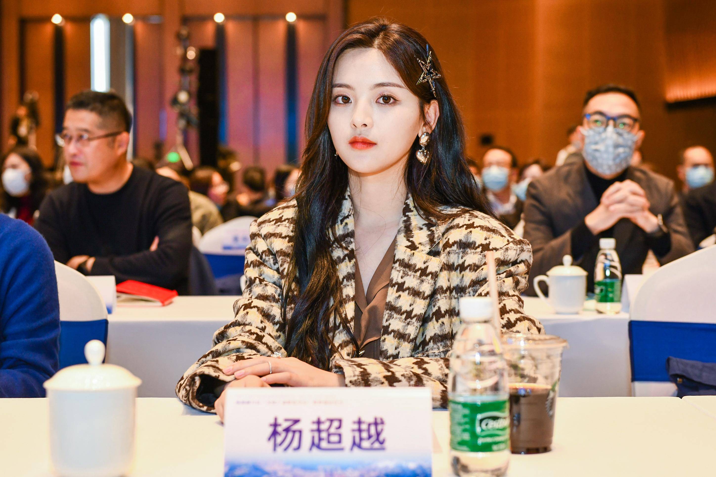 杨超越在接受采访时表示,她非常喜欢运动,尤其是瑜伽和舞蹈.