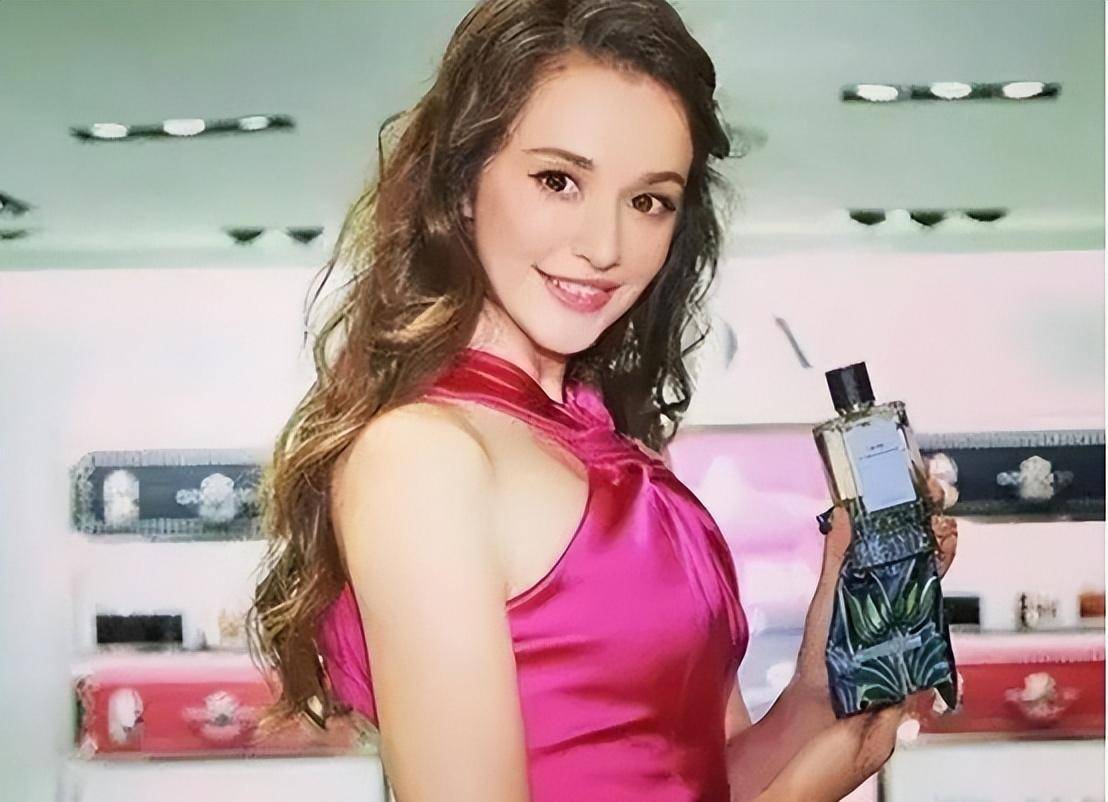 她曾是乌克兰体操女神,为爱放弃国籍嫁到中国,37岁二胎仍似少女_瑞莎