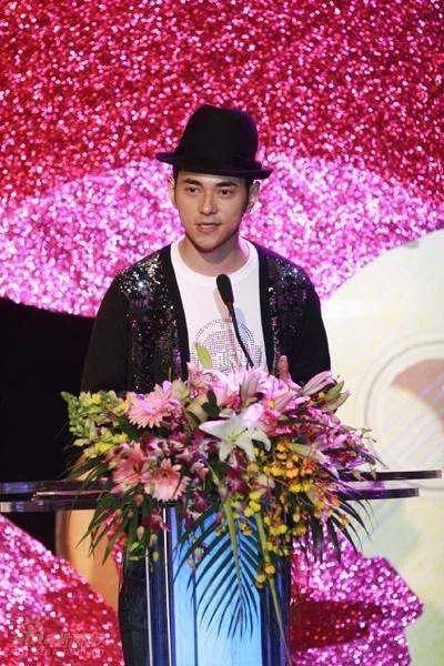 主持人李晨1982年出生于上海,2002年,加入channel[v]成为《劲爆点》