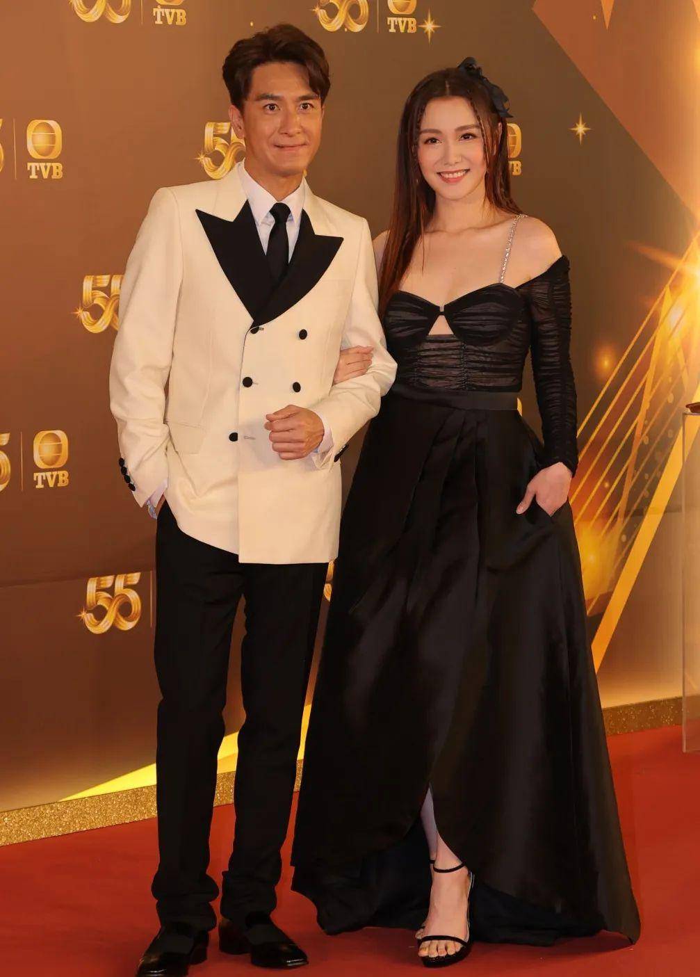 tvb台庆红毯:陈滢翻车被嘲五花肉,港姐三甲变身乡镇风_礼服_时尚_身材