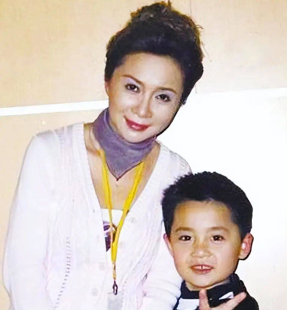 也没想到,亲生儿子不愿公布身份,是因为这个原因_丁丁_小品_丁秋星