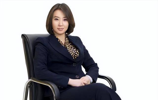 大鱼跑了!国足反腐又栽了,谣言纷纷出逃国外,圈内知名美女._杨楠_河南