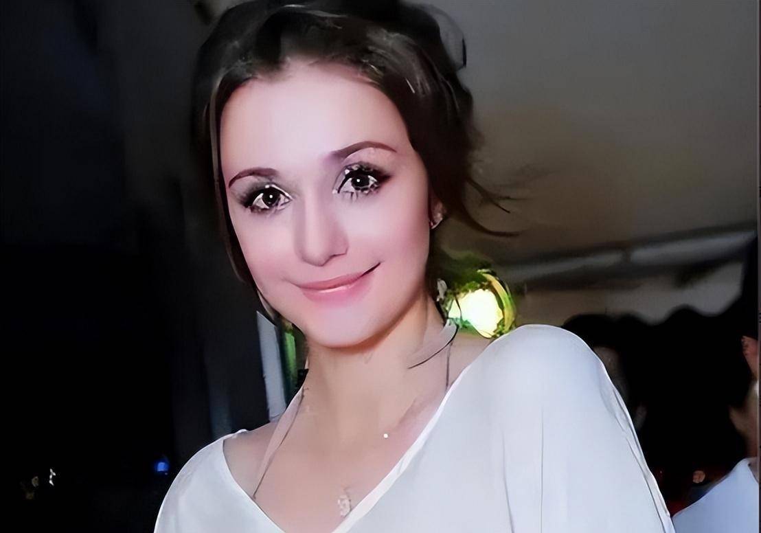 她曾是乌克兰体操女神,为爱放弃国籍嫁到中国,37岁二胎仍似少女_瑞莎