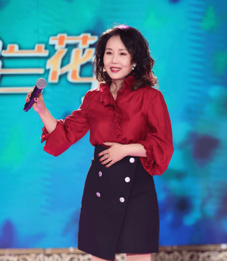 胡月:做得最正确的决定,就是当红时嫁给演员陆剑民,恩爱一辈子_邓丽君