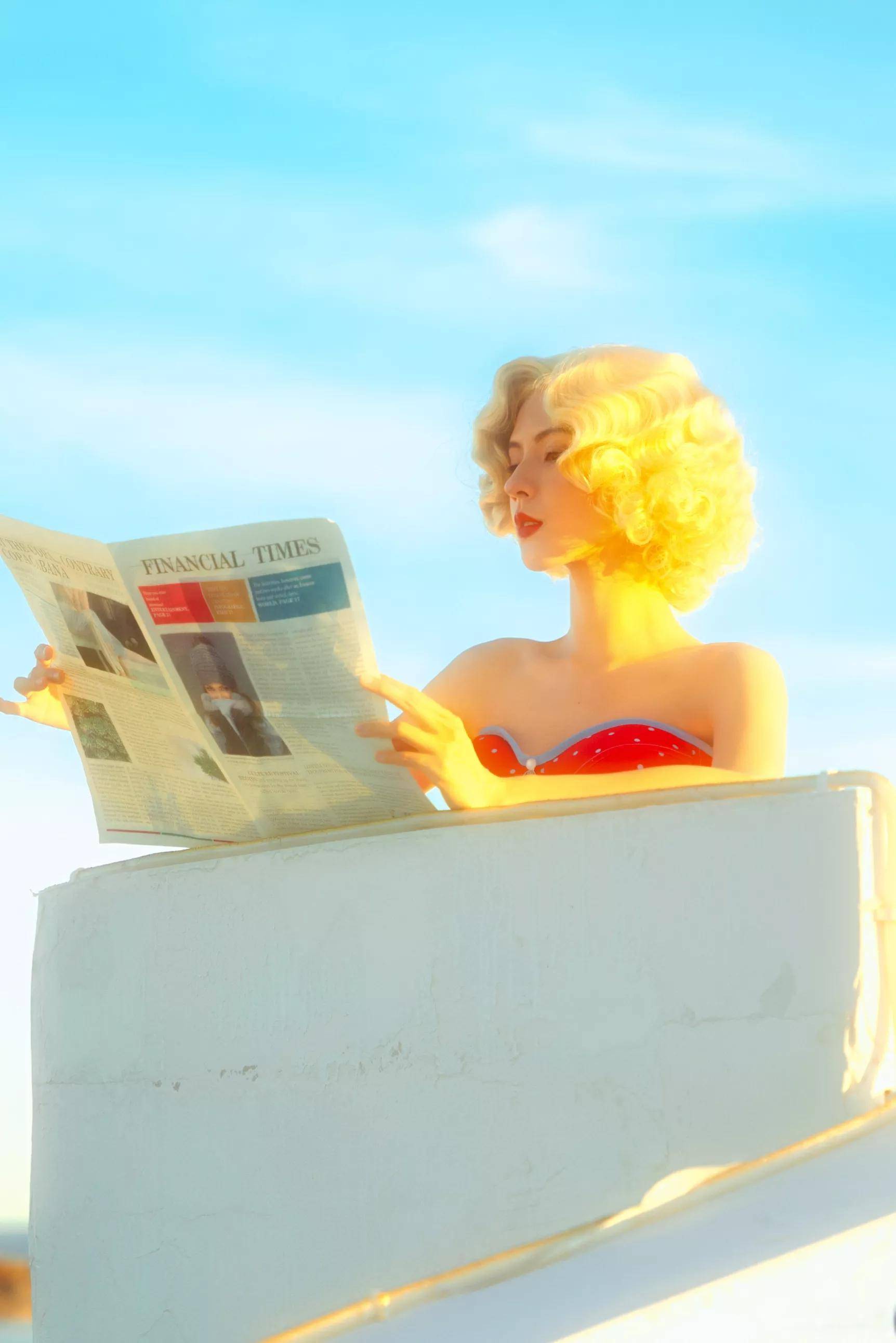 张予曦cos梦露,穿抹身材上衣配包臀裙秀身材,金发红唇时尚又撩人_图片