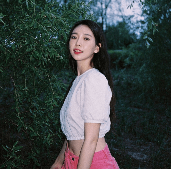 24岁韩国歌手金娜熙突然去世,死因不明,去世当天曾晒自拍_city_blue