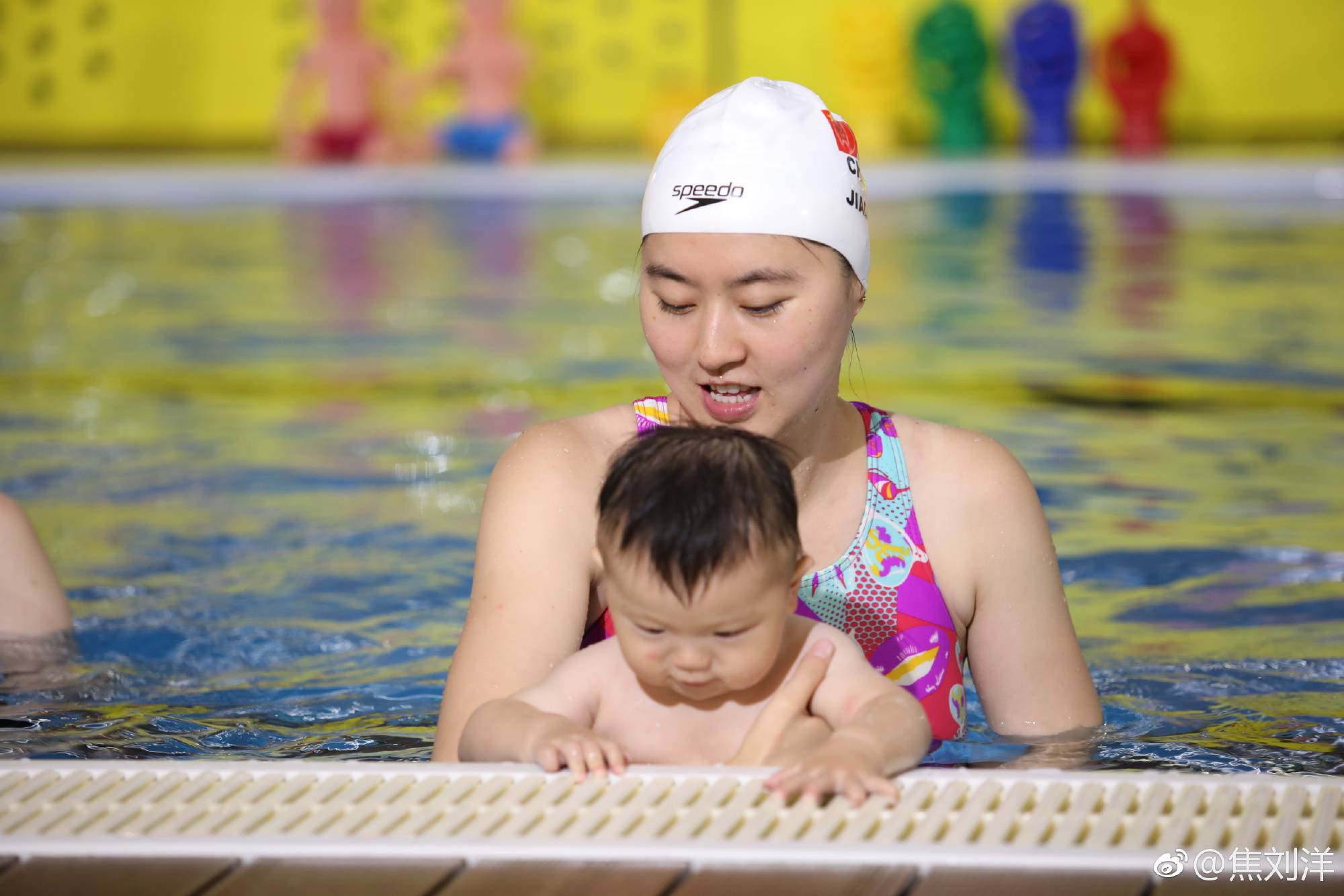 奥运冠军焦刘洋现身央视:嫁外籍华人三年抱俩,任中山大学副教授_游泳