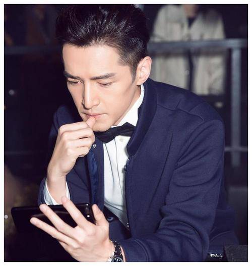 为什么胡歌颜值高,却无人敢靠近他呢.