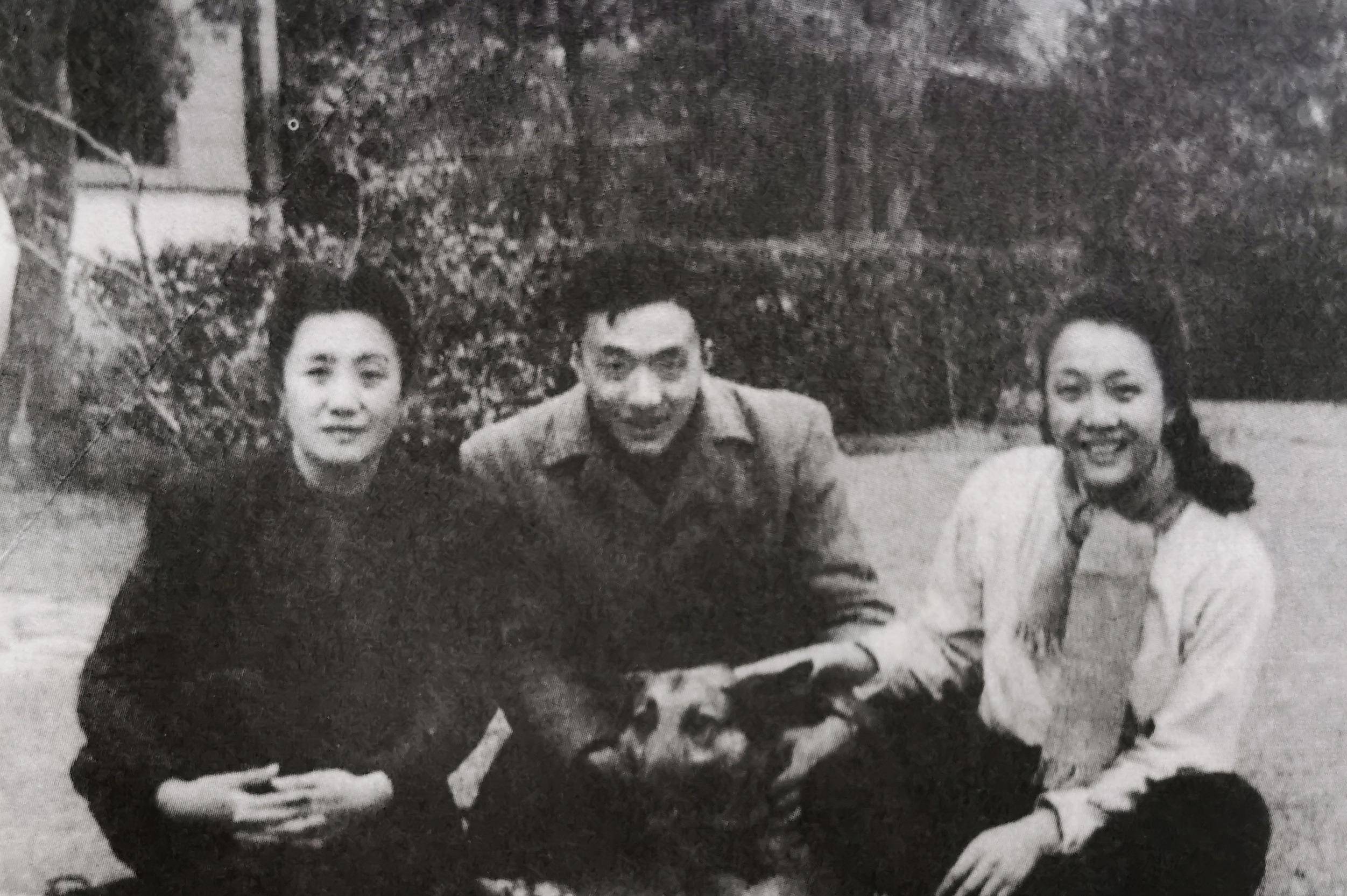 董竹君之子大明:母亲抛弃他后曾恨过她,18岁参军,41岁结婚_夏之时