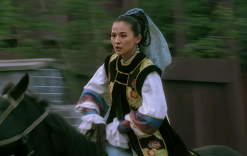 这一次,37岁的"宁贵人"热依扎,给女演员们敲响了"警钟"!