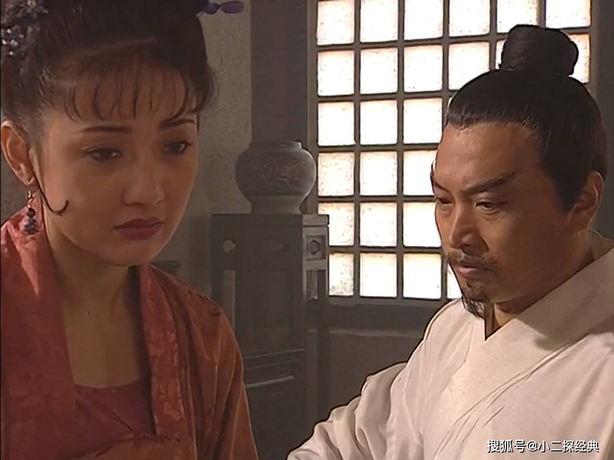 耐不住寂寞的潘巧云迅速跟和尚裴如海勾搭成奸,可怜的杨雄,夜夜去牢里