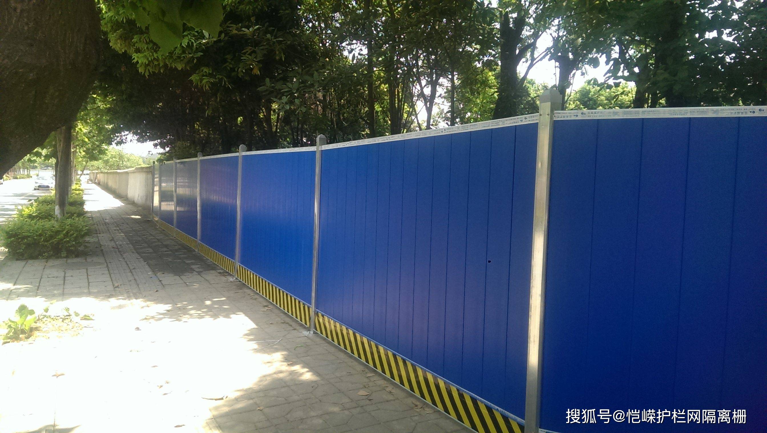 市政泡沫夹芯板围挡 工程施工临时围挡 施工现场安全围挡_行人_进行