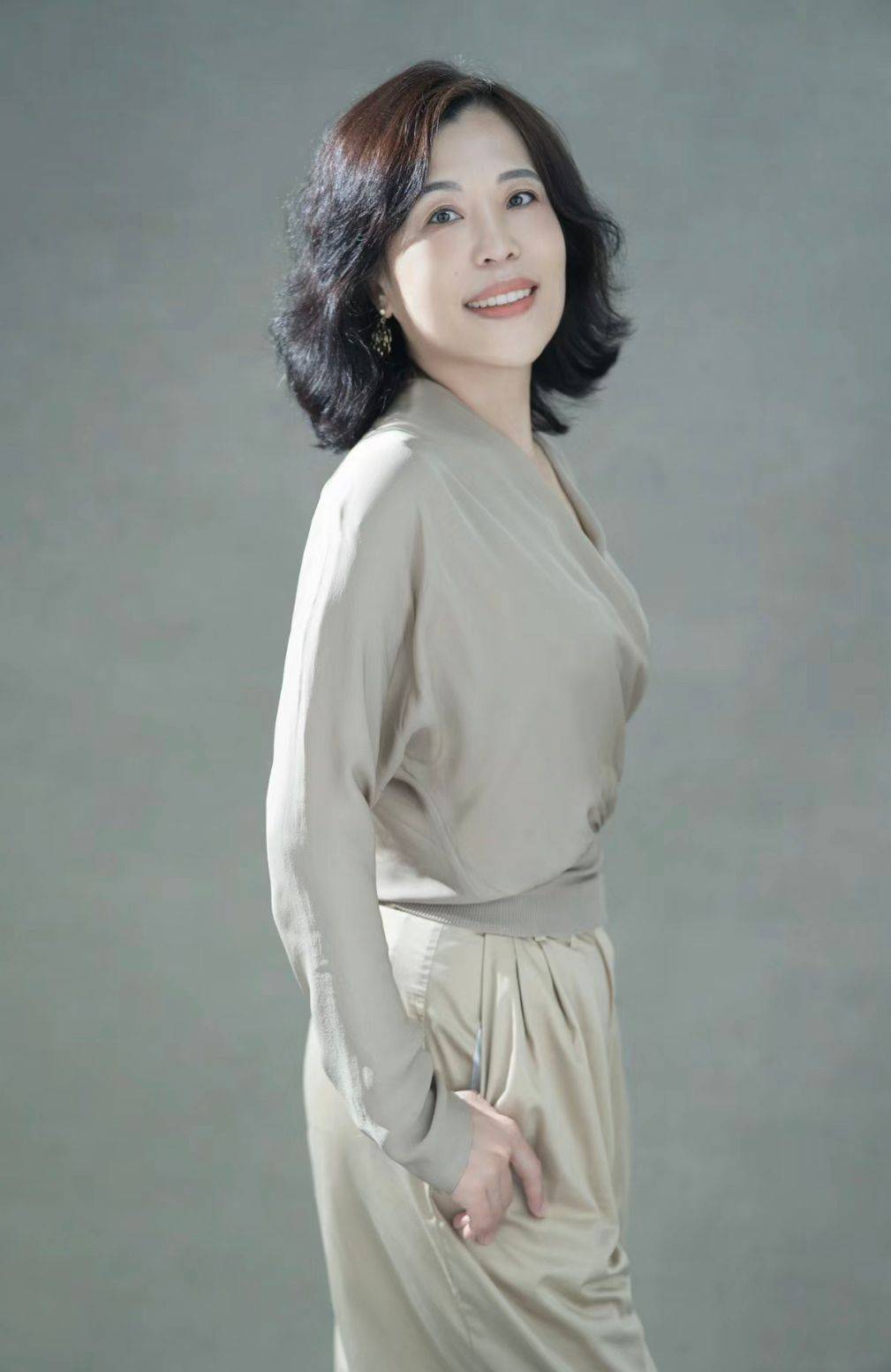 看到这些洋气阿姨你就懂了_短发_发型_卷发